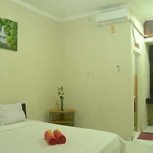 Budget Door Legian Отель